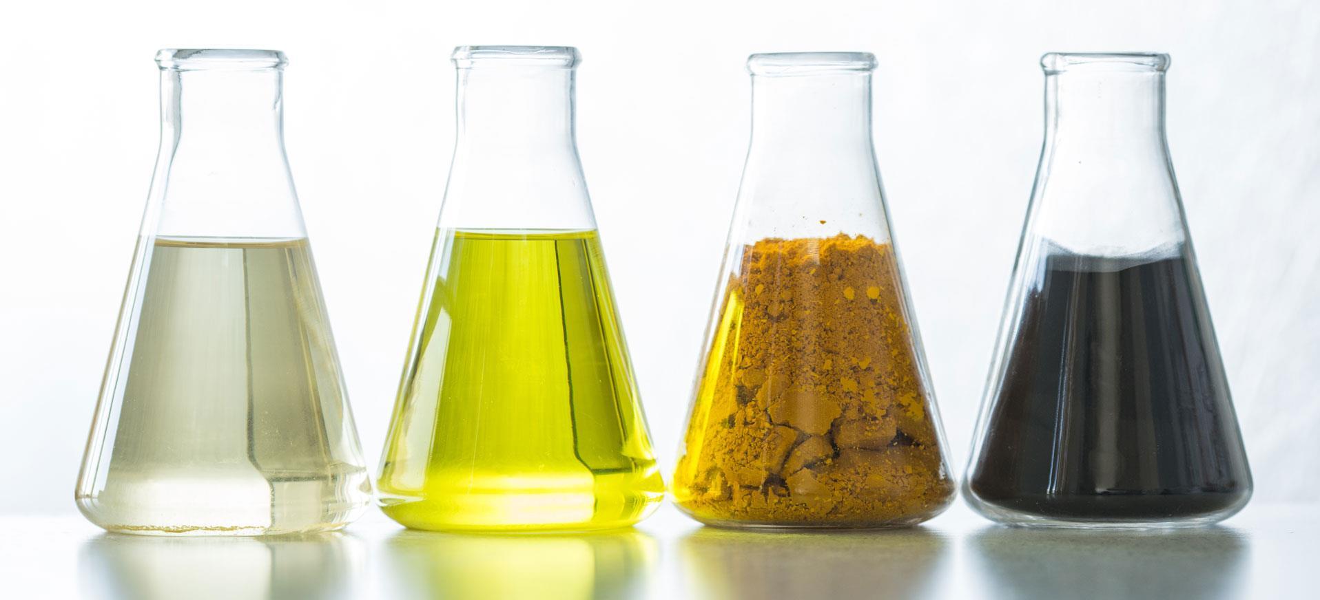 Echantillons d'uranium à différentes étapes de traitement et de concentration, site de Tortkuduk sud, KATCO, Kazakhstan